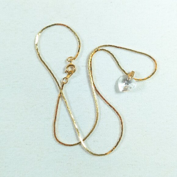 Small crystal heart pendant on gold toned chain, friendship - Picture 2 of 9